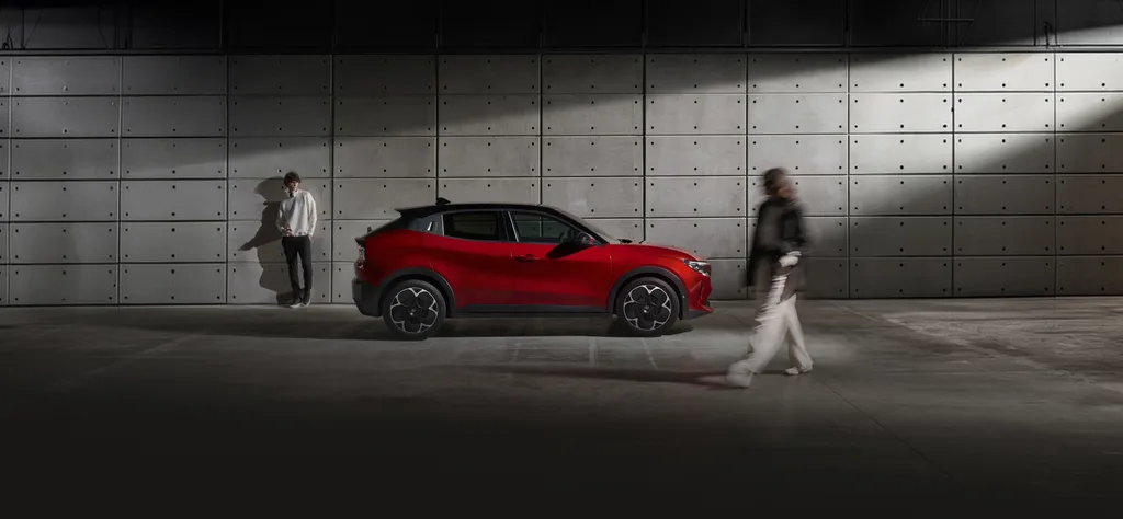 Alfa Romeo’nun ekim kontrolünde Junior Elettrica 2,474 milyon TL’den listeleniyor