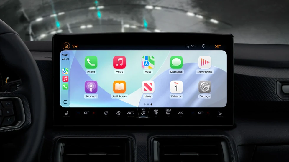 Apple’ın iOS 26 tanıtımında CarPlay ana ekranındaki açık görünümlü uygulama simgeleri