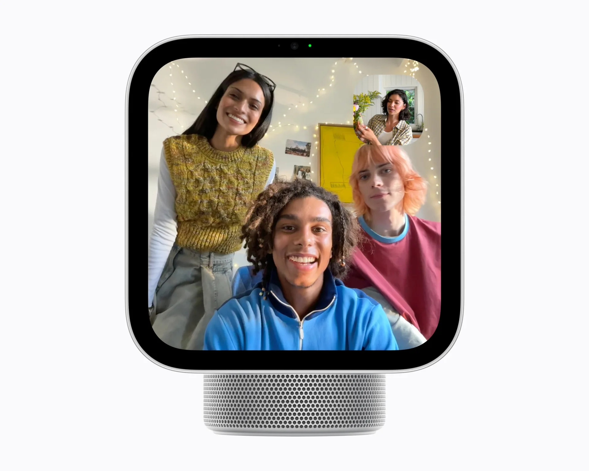 HomeView ekranında üç kişinin katıldığı FaceTime görüntülü görüşmesi.
