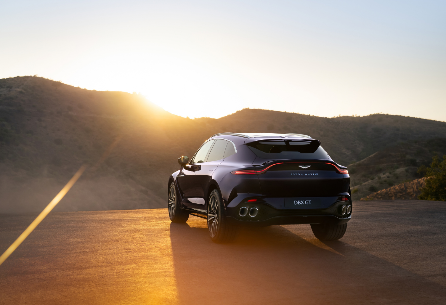 Aston Martin DBX GT, 727 PS gücü daha sessiz kabinle sunuyor