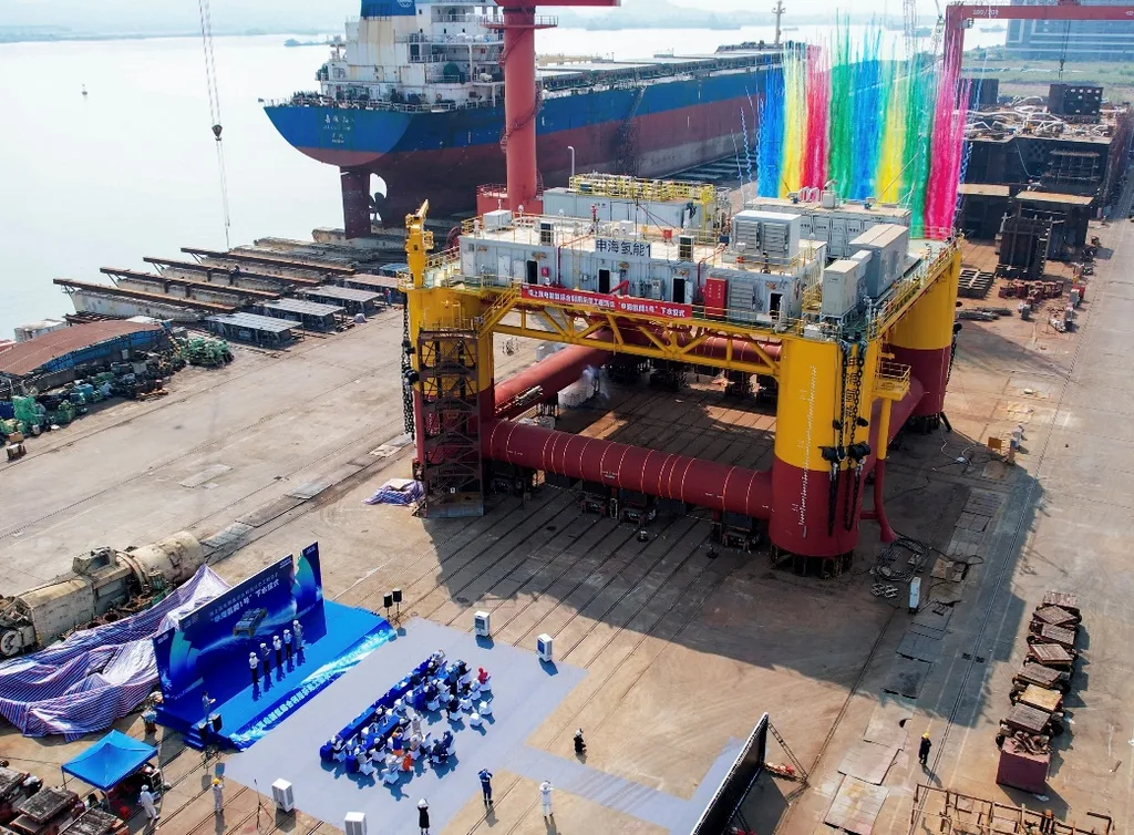 Denizde rüzgâr elektriğinden hidrojen üretecek yüzer platform testlere hazırlanıyor