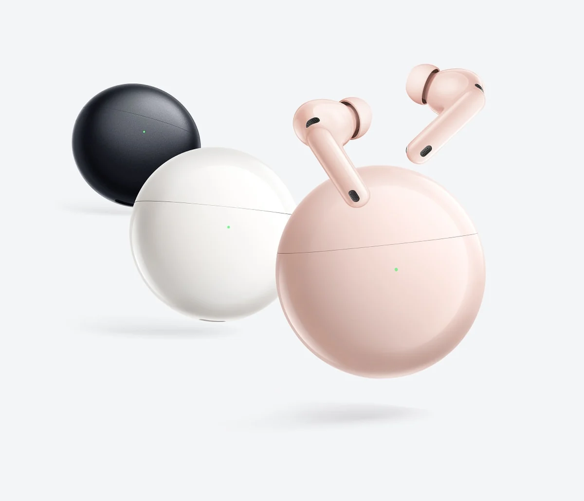 Pembe HUAWEI FreeBuds 7i kulaklıklar ve üç renk şarj kutusu