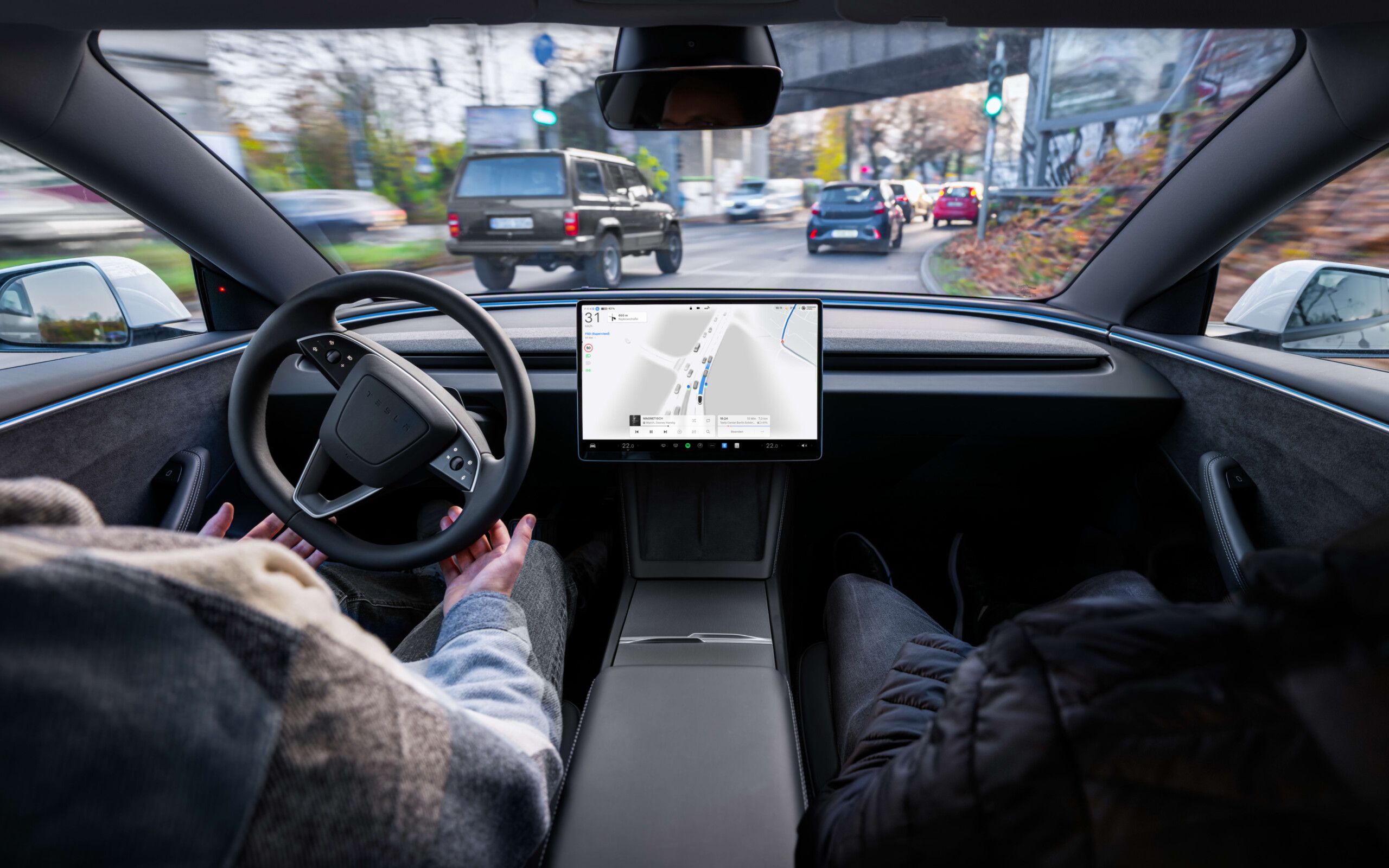 Tesla, Avrupa’da Full Self-Driving adını Assisted Driving olarak değiştirdi