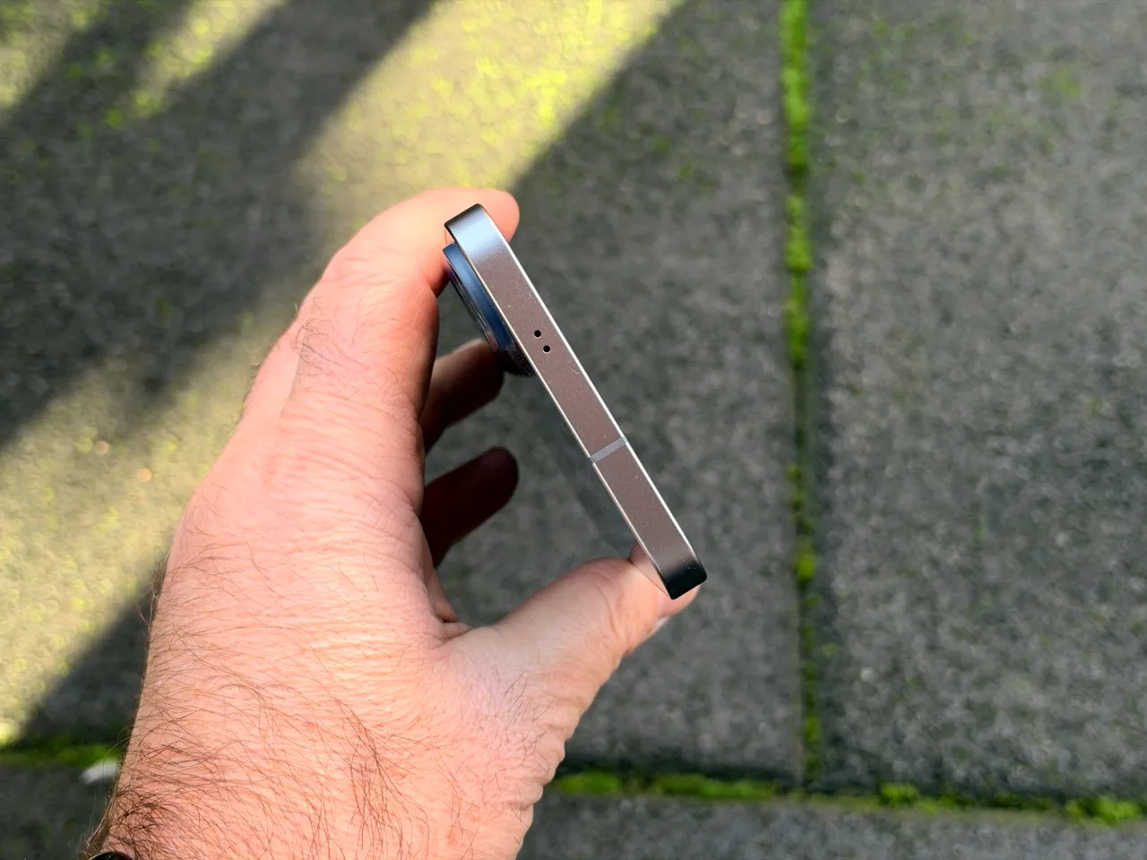 Galaxy S26 FE’nin köşe ve çerçeve ayrıntıları