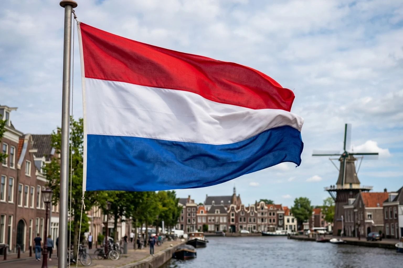 Hollanda’da yapay zekâ destekli tasarruf planı 25 bin kamu pozisyonunu etkileyecek