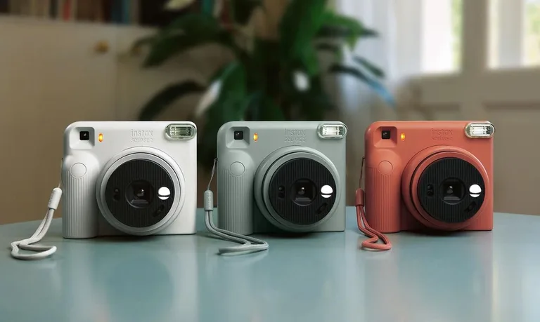 Fujifilm instax SQUARE 2 fiziksel filtrelerle sıcak ve soğuk tonlar ekliyor