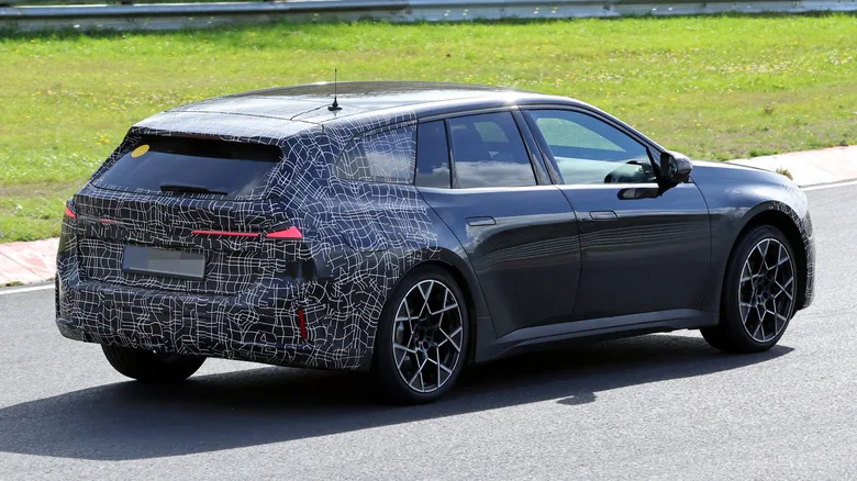 BMW i3 Touring, elektrikli 3 Serisi’ne uzun tavanlı bir seçenek ekliyor