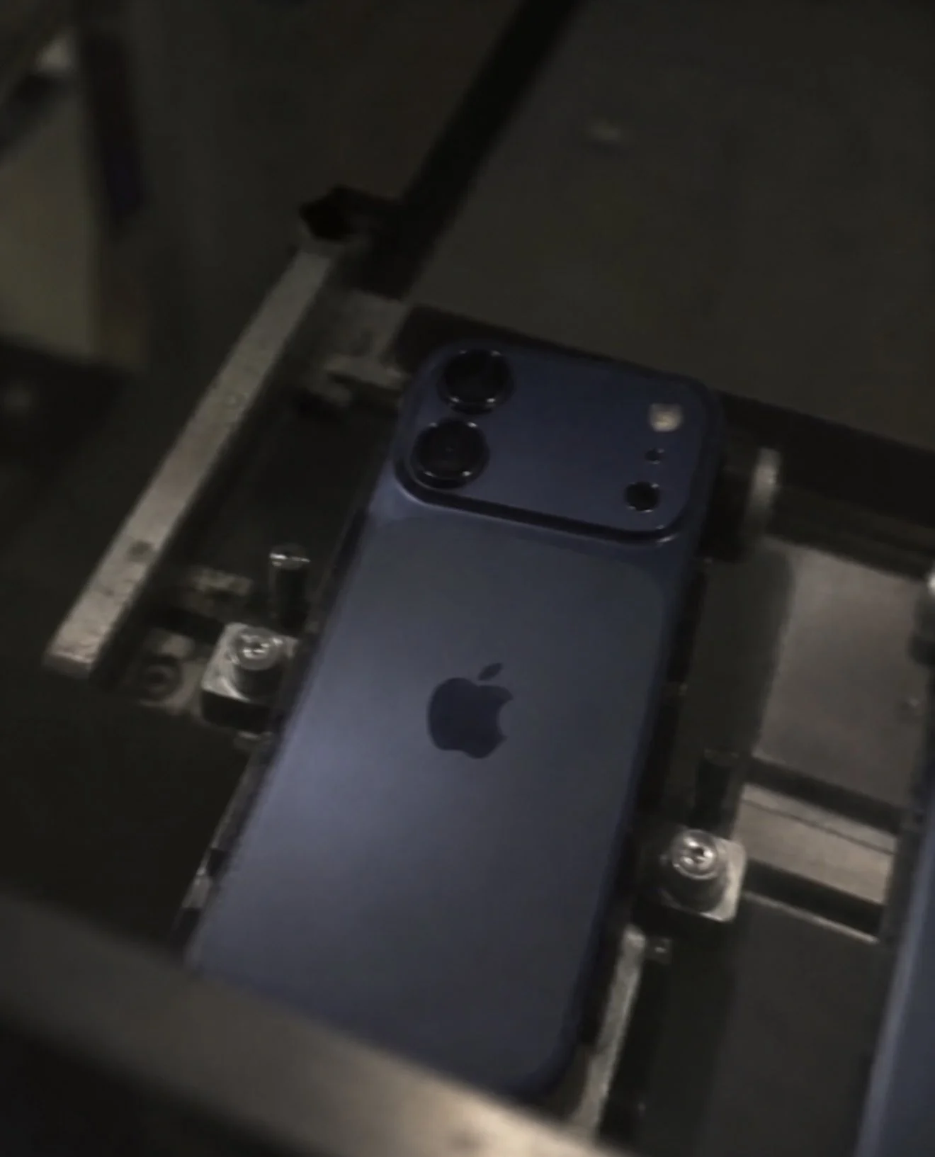 iPhone 18 beklenenden farklı görünebilir, yeni görseller ortaya çıktı