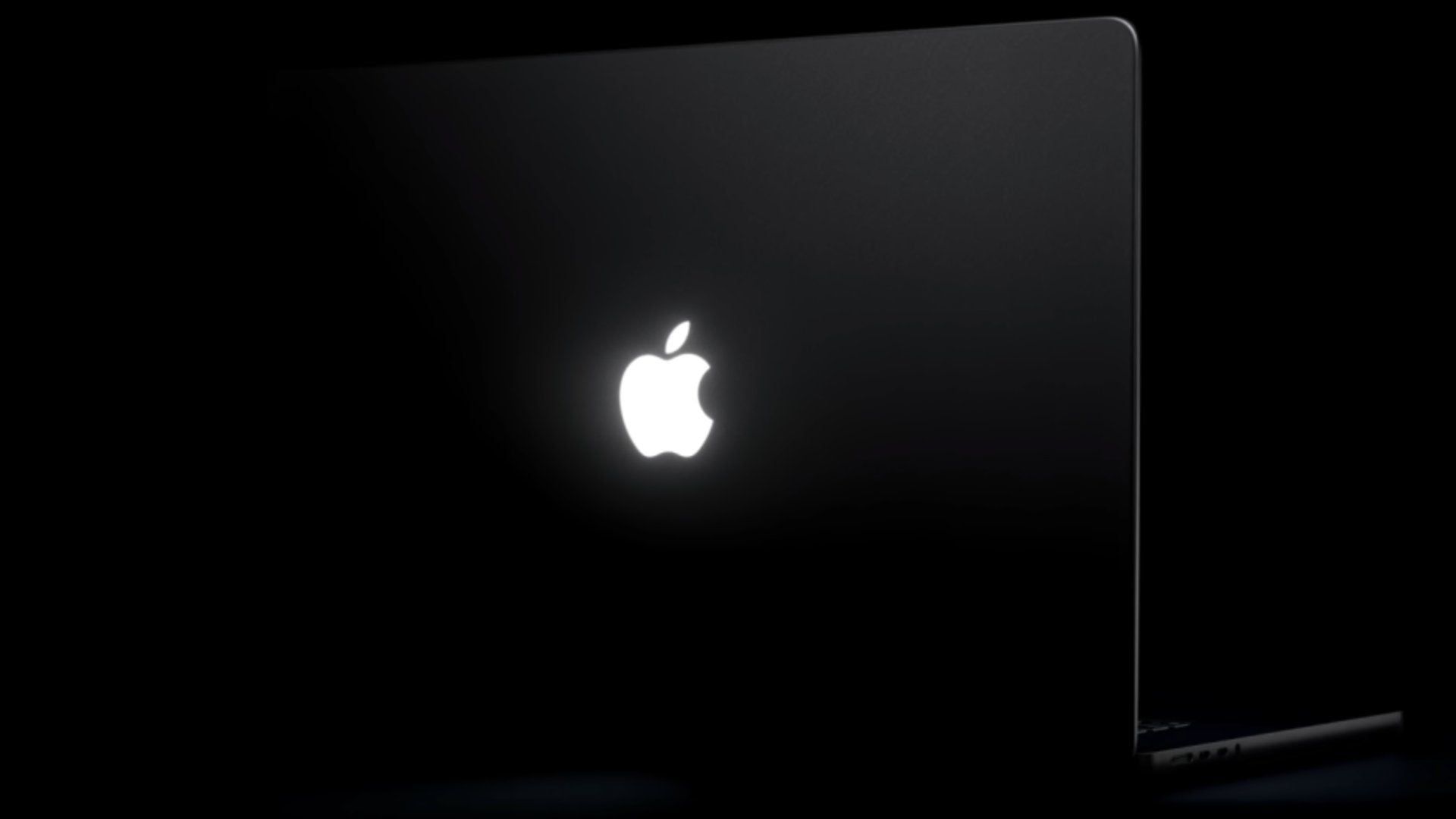 MacBook Pro’nun ışıklı Apple logosu geri döndü, parlaklığı ekranla değişiyor