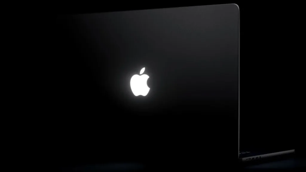 MacBook Pro’nun ışıklı Apple logosu geri döndü, parlaklığı ekranla değişiyor