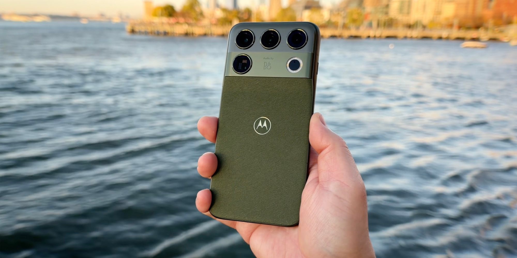 Motorola Signature 27’nin videosu Tandem OLED ekranı gösteriyor