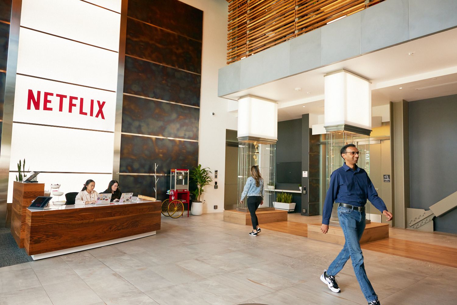 Netflix yaklaşık 1.000 çalışanıyla yollarını ayırıyor