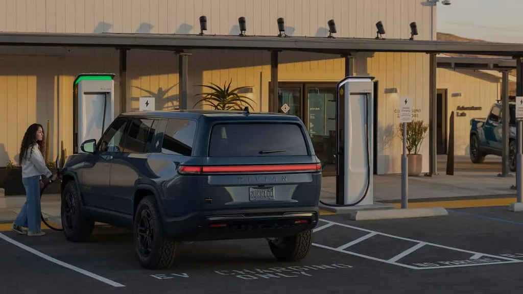 Rivian’ın hızlı şarj ağı yüzde 39 büyüdü, 1.185 noktaya ulaştı