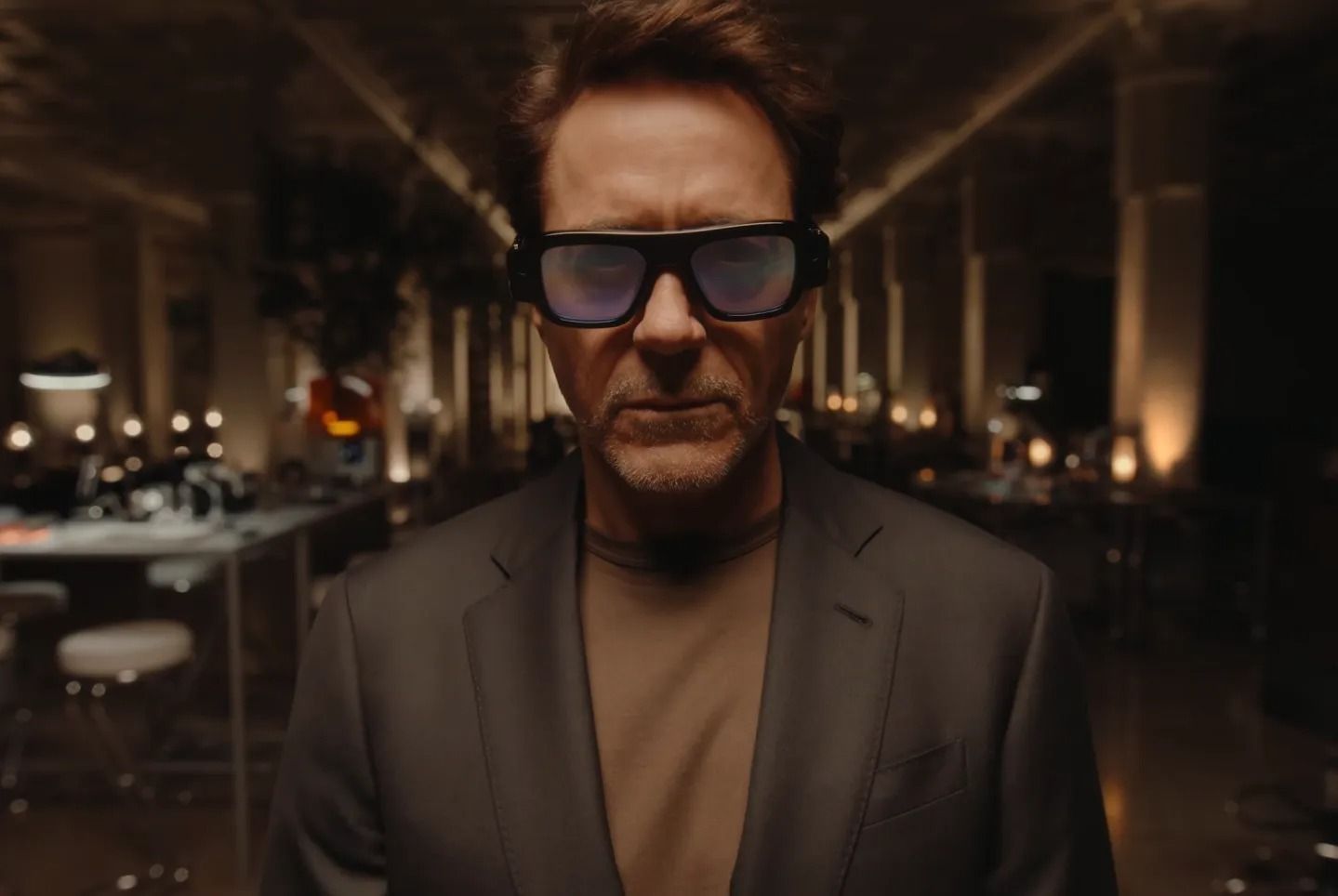 Robert Downey Jr. yapay zekâ gözlüklerini çöpe atıp Snap Specs’i tanıtıyor
