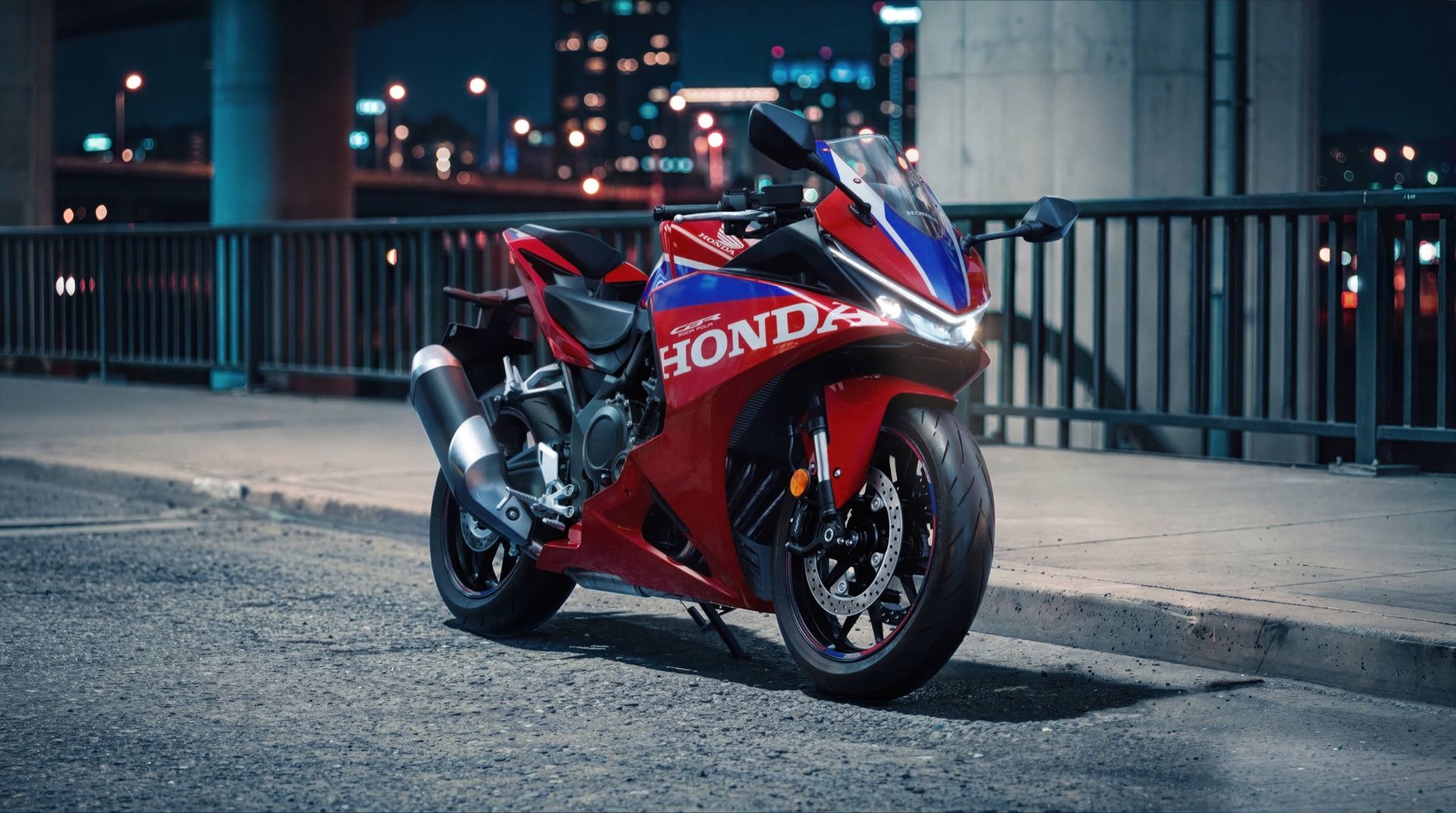 Honda CBR500R FOUR, dört silindirden 70 beygir üretiyor