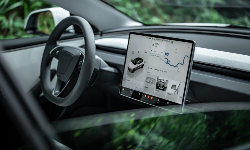 Tesla FSD’nin çukur ve sert fren sorunlarına düzeltme geliyor