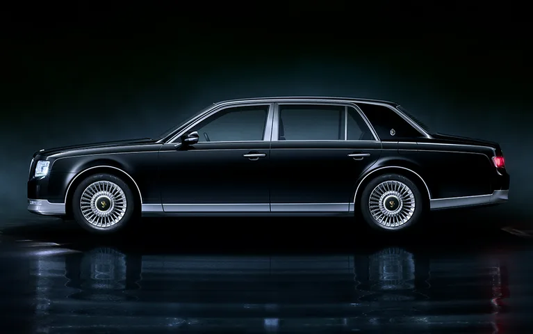 Toyota Century’yi küresel lüks marka olarak konumlandırıyor