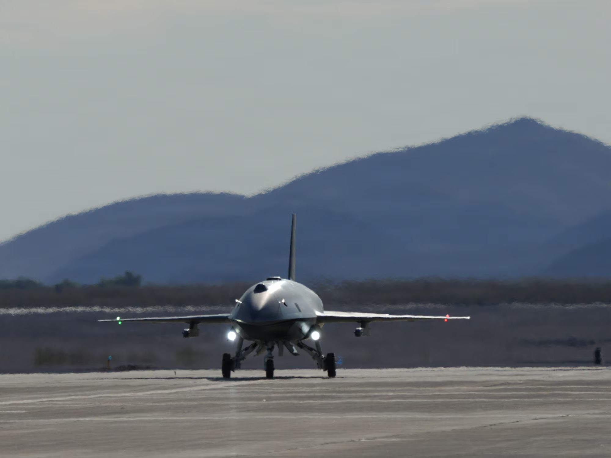 F-22 pilotu, insansız YFQ-44A’ya havada taktik komutlar verdi